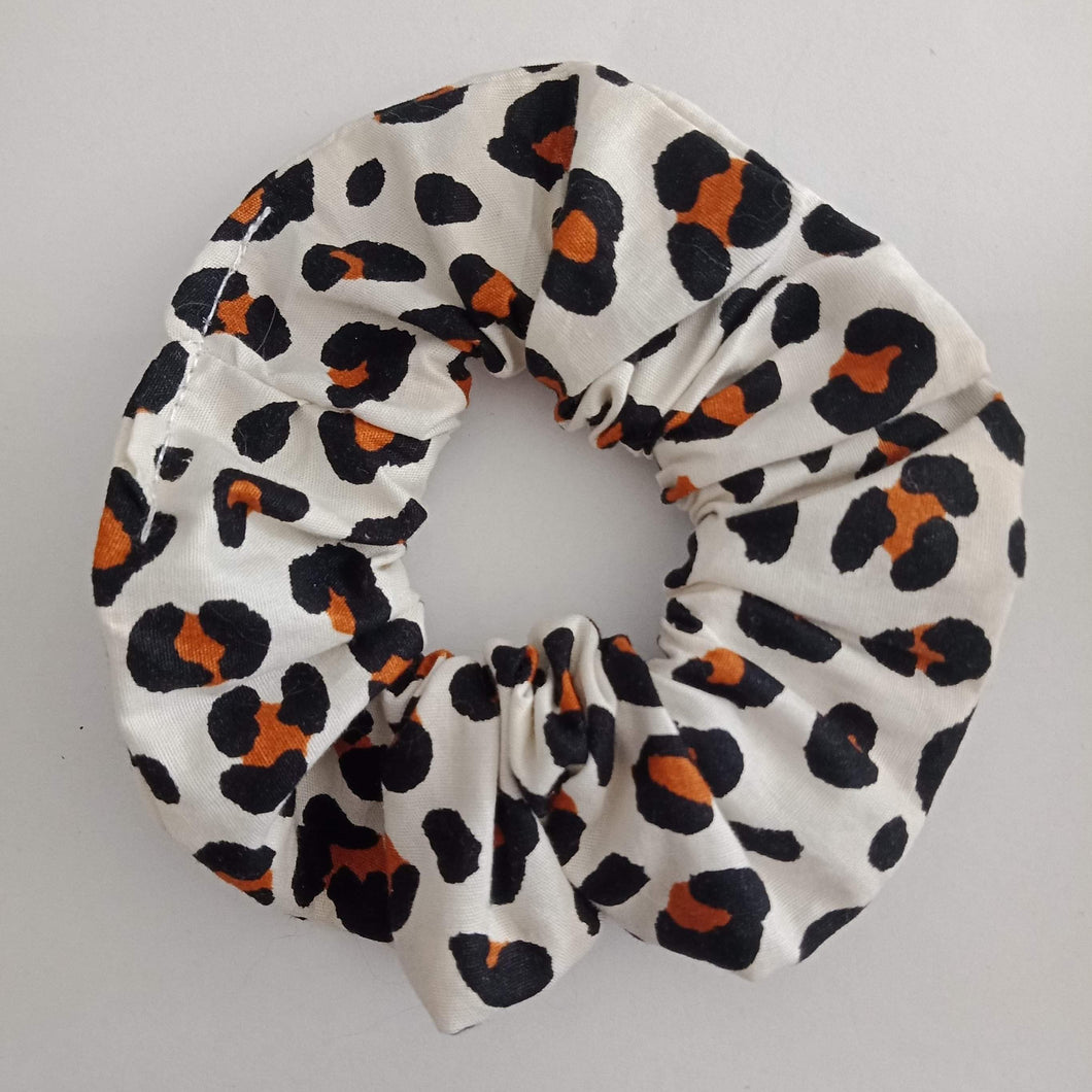 WHITE CHEETAH SCRUNCHIE