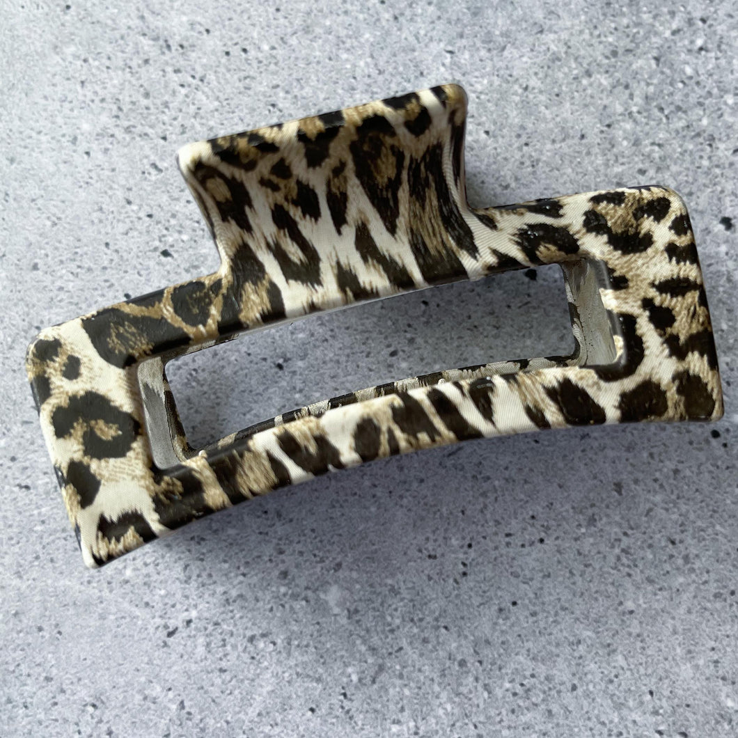 WHITE LEOPARD CLAW CLIP